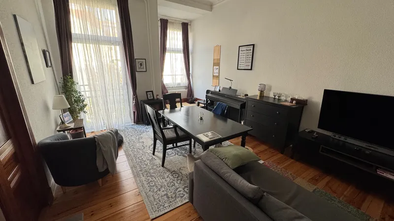 Große 3-Zimmer-Wohnung im Altbau, ca. 109m², 3. OG mit Aufzug – frei ab 01.02.2027 — photo 1
